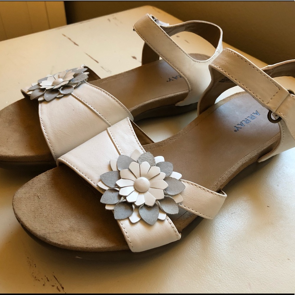 Array White Sandals - Picture 2 of 9